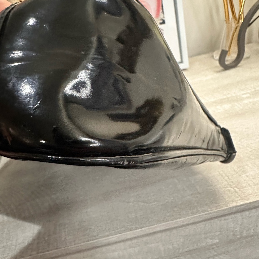Gucci Elegant Black Patent Leather Bag with Bamboo Handle - Picture 15 of 16